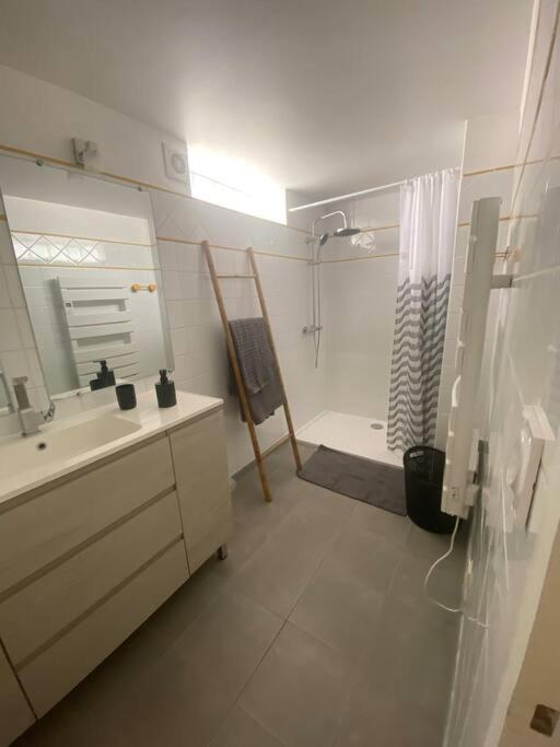 T2 Jusqu'a 4 Personnes Apartment